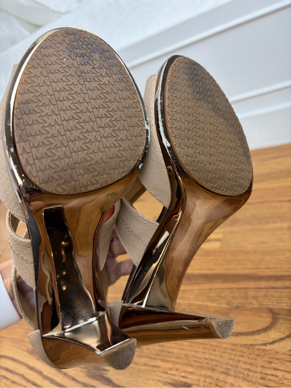 MK Berkley Snake-embossed Leather T-strap Nude Sandals (10) - Picture 8 of 9